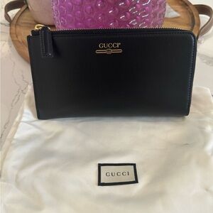 Authentic Gucci Zip Around Wallet